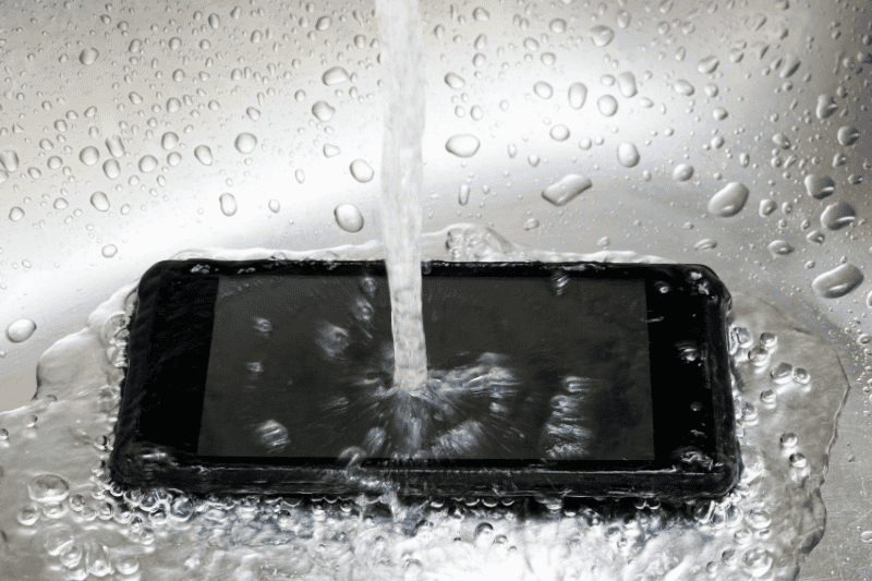 קורוזיה בסלולר - המדריך השלם איך מתקנים תקלות קורוזיה בטלפון סלולרי אחרי שהטלפון נפל למים